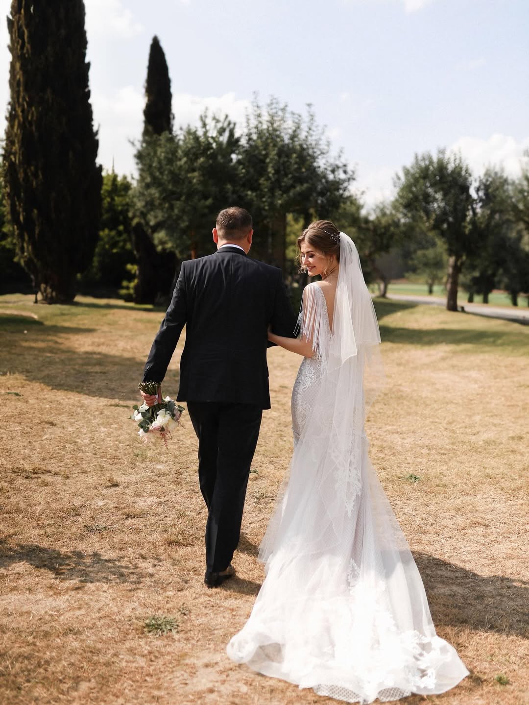 Authentic and sincere wedding moments captured by Darista, destination wedding photographers in Valencia, Spain.